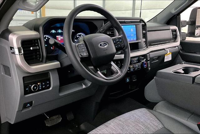 Photo of 2025 Oxford White Ford F-350