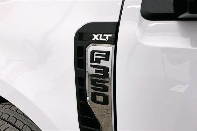 Photo of 2025 Oxford White Ford F-350