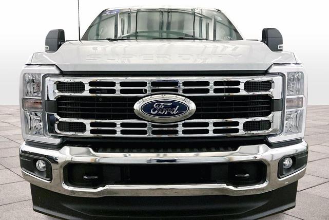 Photo of 2025 Oxford White Ford F-350