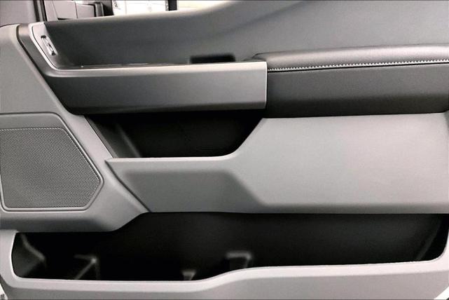 Photo of 2025 Oxford White Ford F-350