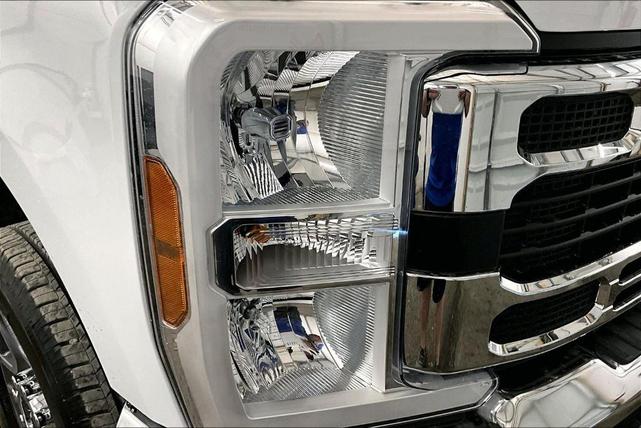 Photo of 2025 Oxford White Ford F-350