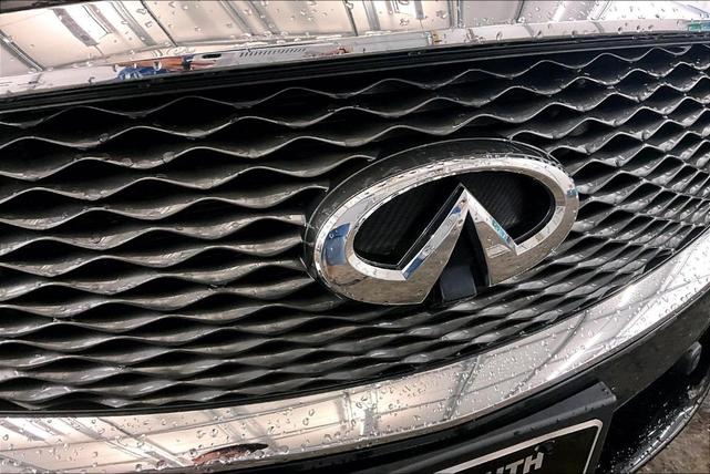 Photo of 2017 Black INFINITI QX60