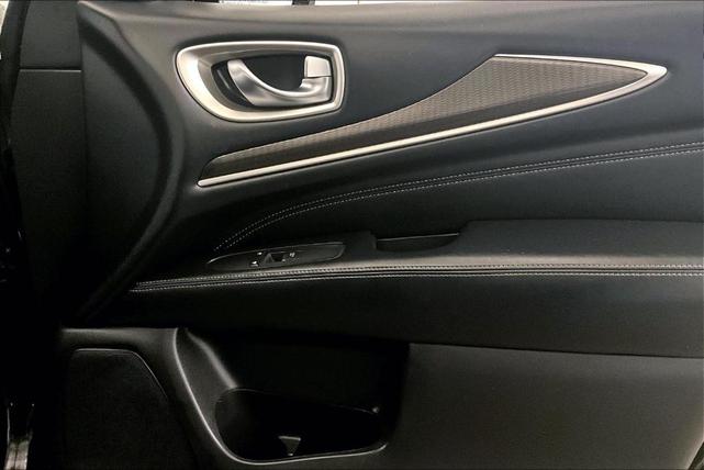 Photo of 2017 Black INFINITI QX60