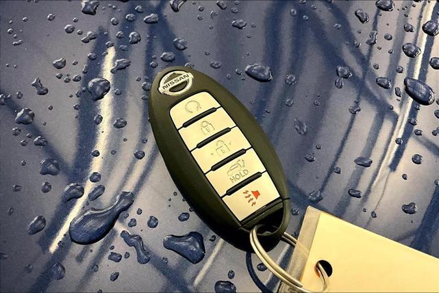 Photo of 2018 Caspian Blue Nissan Rogue
