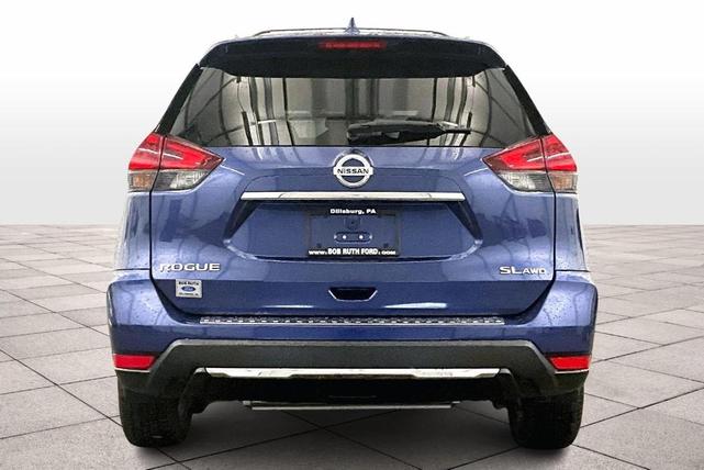 Photo of 2018 Caspian Blue Nissan Rogue