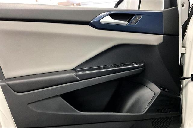 Photo of 2023 Pure White Volkswagen Taos