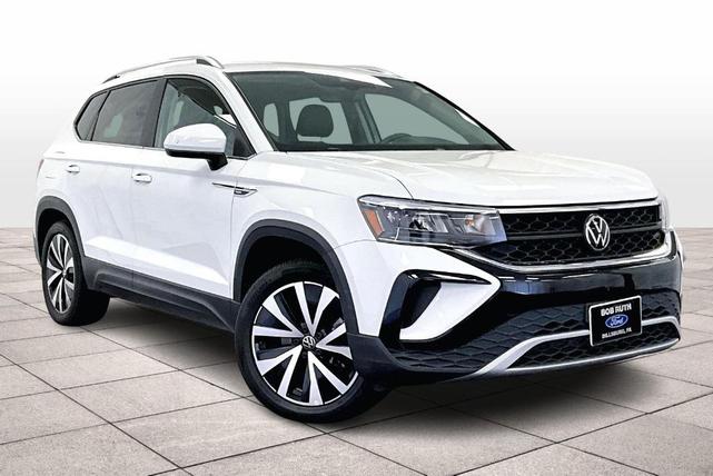 Photo of 2023 Pure White Volkswagen Taos