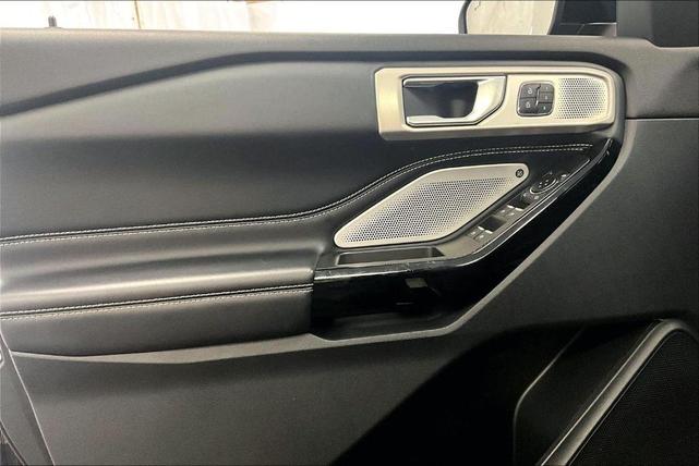 Photo of 2022 Agate Black Metallic Ford Explorer