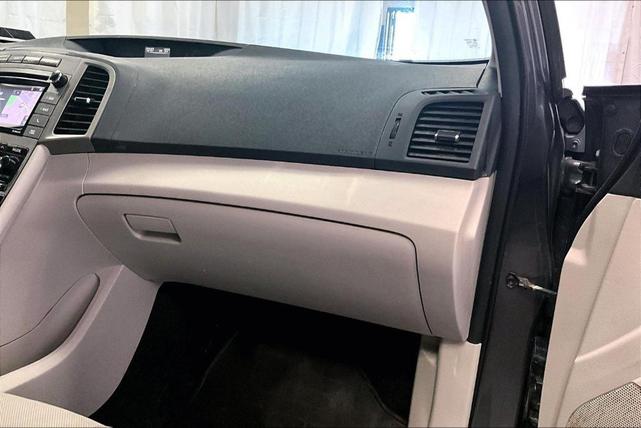 Photo of 2015 Magnetic Gray Metallic Toyota Venza