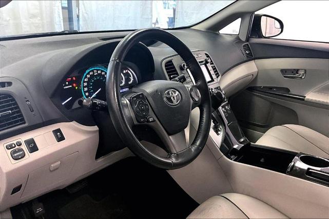 Photo of 2015 Magnetic Gray Metallic Toyota Venza