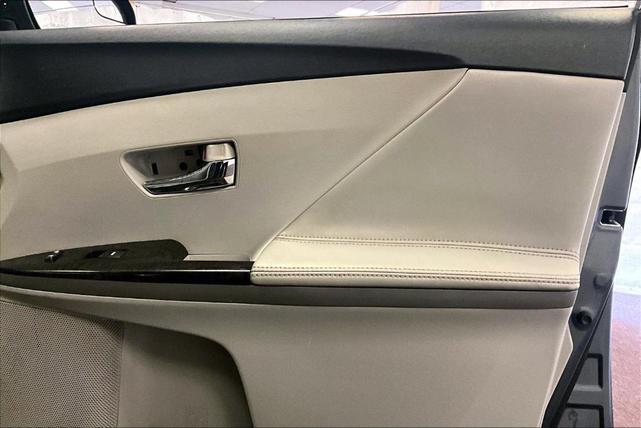 Photo of 2015 Magnetic Gray Metallic Toyota Venza
