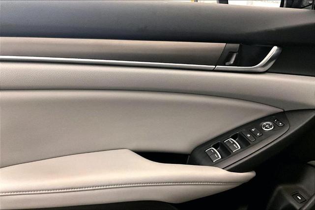 Photo of 2018 Lunar Silver Metallic Honda Accord