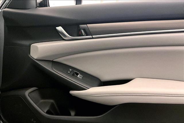 Photo of 2018 Lunar Silver Metallic Honda Accord