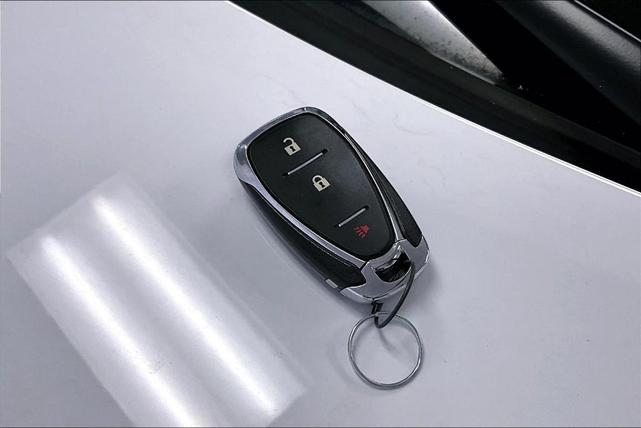 Photo of 2023 Summit White Chevrolet Traverse