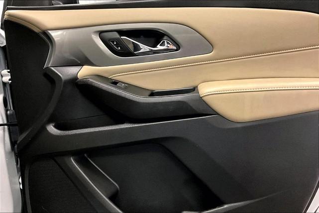 Photo of 2023 Summit White Chevrolet Traverse
