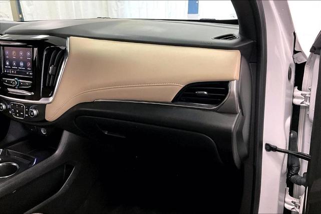 Photo of 2023 Summit White Chevrolet Traverse