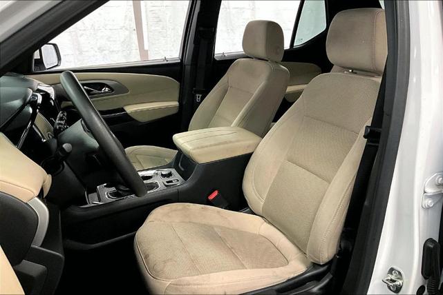 Photo of 2023 Summit White Chevrolet Traverse