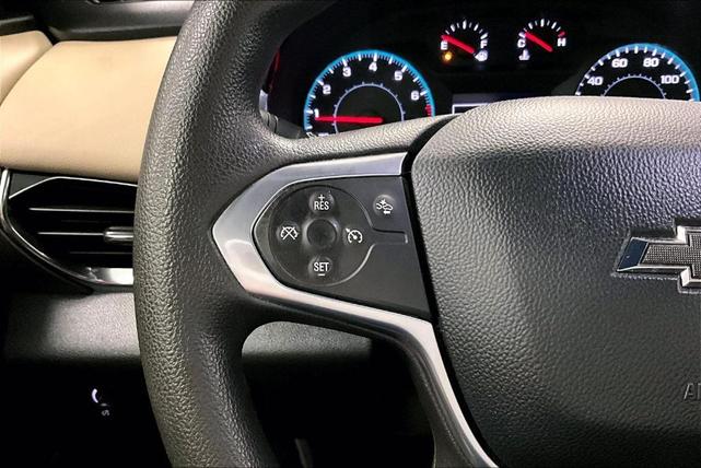 Photo of 2023 Summit White Chevrolet Traverse