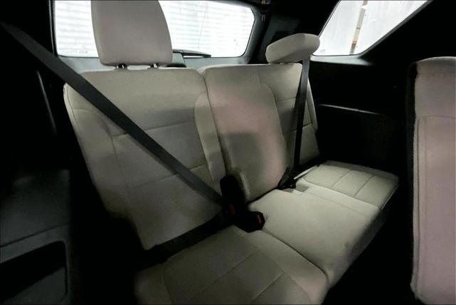 Photo of 2023 Summit White Chevrolet Traverse