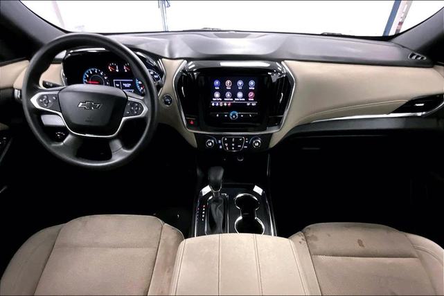 Photo of 2023 Summit White Chevrolet Traverse