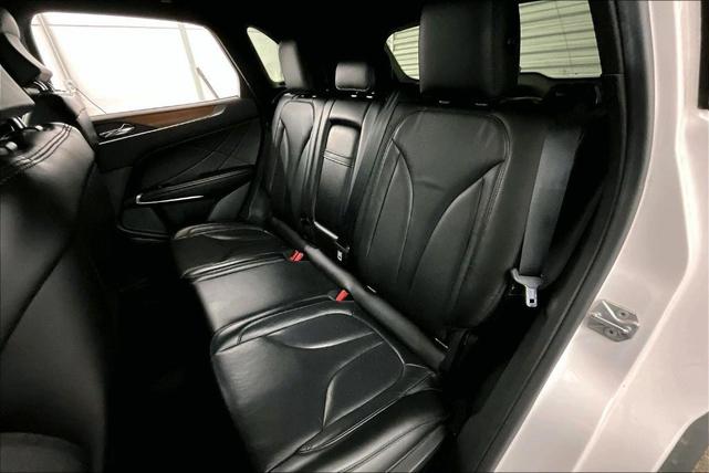 Photo of 2019 White Platinum Tri-Coat Metallic Lincoln MKC
