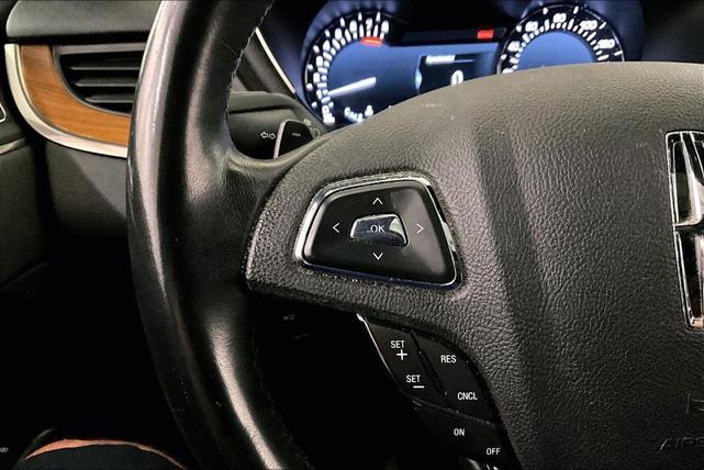 Photo of 2019 White Platinum Tri-Coat Metallic Lincoln MKC