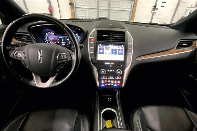 Photo of 2019 White Platinum Tri-Coat Metallic Lincoln MKC