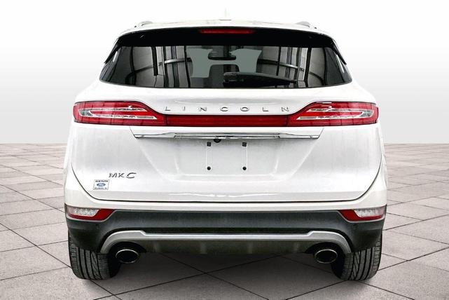 Photo of 2019 White Platinum Tri-Coat Metallic Lincoln MKC