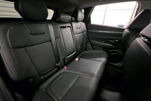Photo of 2024 Shimmering Silver Hyundai TUCSON Hybrid