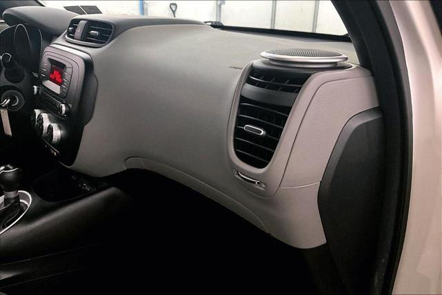 Photo of 2016 Clear White Kia Soul