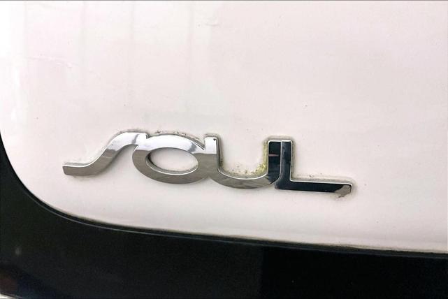 Photo of 2016 Clear White Kia Soul