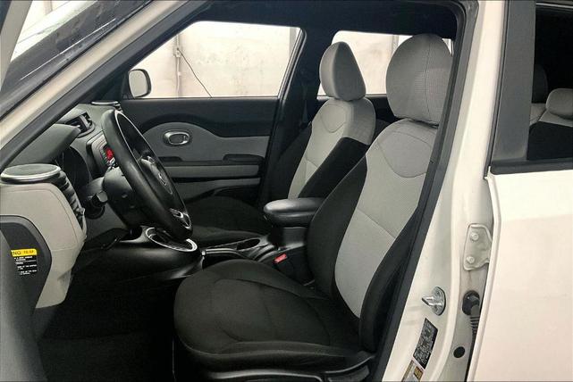 Photo of 2016 Clear White Kia Soul