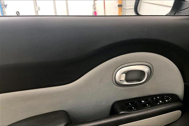 Photo of 2016 Clear White Kia Soul