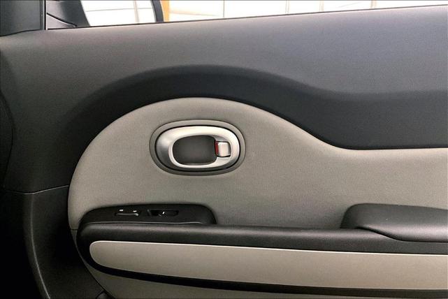 Photo of 2016 Clear White Kia Soul