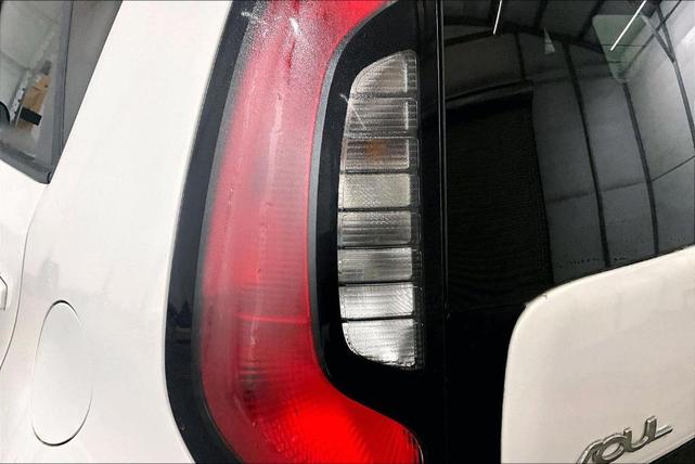 Photo of 2016 Clear White Kia Soul