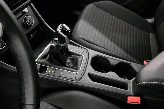 Photo of 2024 Pure White Volkswagen Jetta