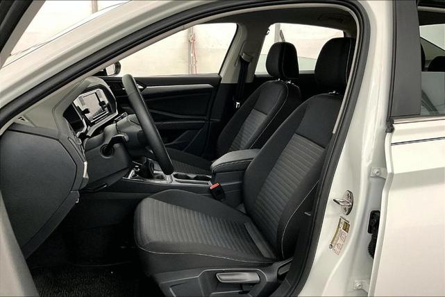 Photo of 2024 Pure White Volkswagen Jetta