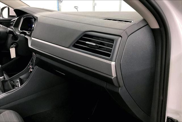 Photo of 2024 Pure White Volkswagen Jetta