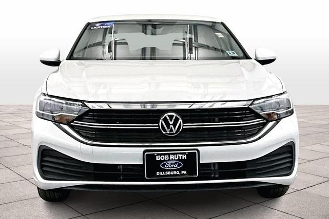 Photo of 2024 Pure White Volkswagen Jetta