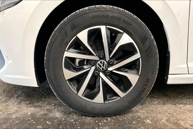 Photo of 2024 Pure White Volkswagen Jetta