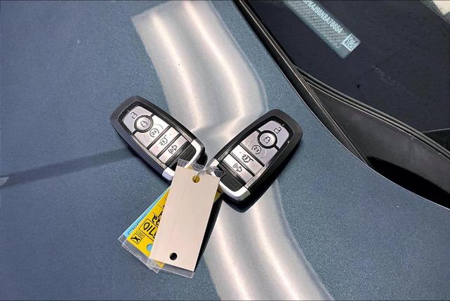 Photo of 2022 Stone Blue Metallic Ford Edge