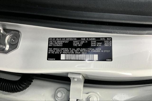 Photo of 2022 Crystal White Metallic Volvo XC60