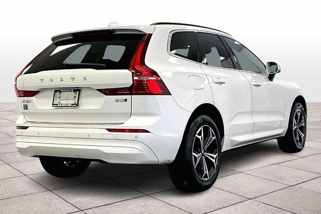 Photo of 2022 Crystal White Metallic Volvo XC60