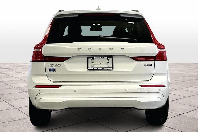Photo of 2022 Crystal White Metallic Volvo XC60
