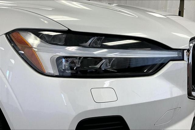 Photo of 2022 Crystal White Metallic Volvo XC60