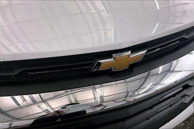 Photo of 2023 Summit White Chevrolet Trailblazer
