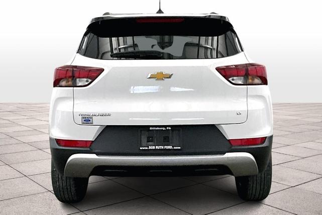 Photo of 2023 Summit White Chevrolet Trailblazer