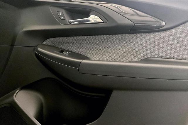 Photo of 2023 Summit White Chevrolet Trailblazer