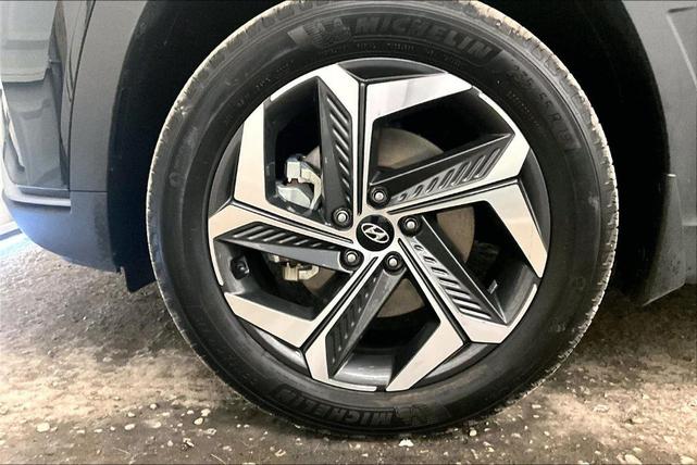 Photo of 2022 Phantom Black Hyundai TUCSON