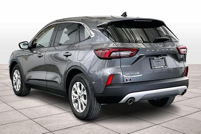 Photo of 2024 Gray Metallic Ford Escape